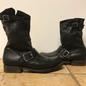 Veronica Shortie black Frye boots